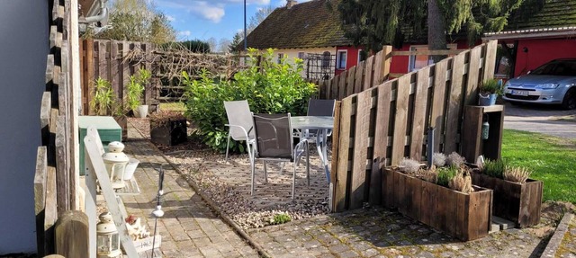 Spacious apartment with terrace, garden and fireplace in quiet surroundings