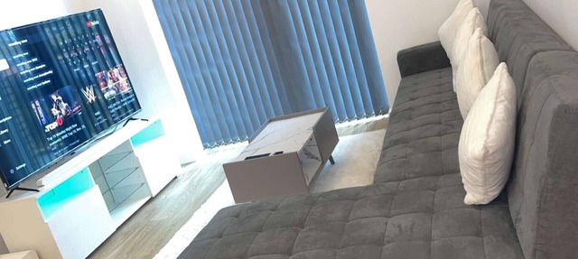Spacious apartment with WiFi in Barking