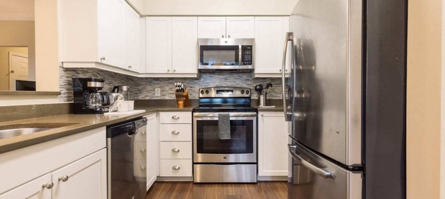 Spacious Apt with Balcony - ABH-1721