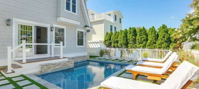 Spacious Avalon Beach House - 2 Blocks to Water!