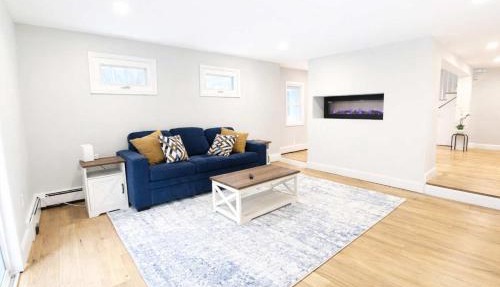 Spacious Beach House for 12 - 10-Min Walk to Beach - Family-Friendly Coastal Retreat