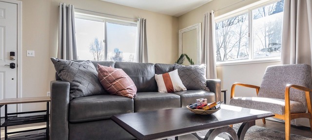 Spacious, bright, convenient to everything in Anchorage! Bonus room!