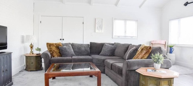 Spacious & Bright Retreat – Perfect for Families!