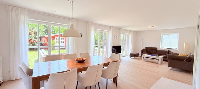 Spacious, bright vacation home within walking distance of only 500m to the beach, with beautiful garden