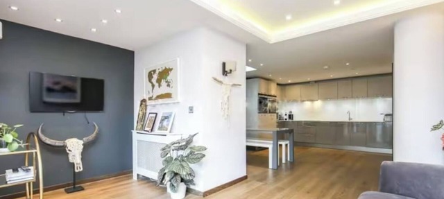Spacious, Canal-Side, 3bed flat