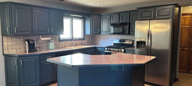 Spacious Clifton Park Townhome in Prime Location