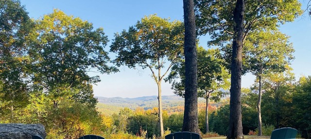 SPACIOUS Custom 5 Bed Home Minutes to Mt.Sunapee! Garage, Hot Tub, Game Room!