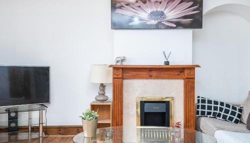 Spacious Dagenham 4Bedroom House with Parking