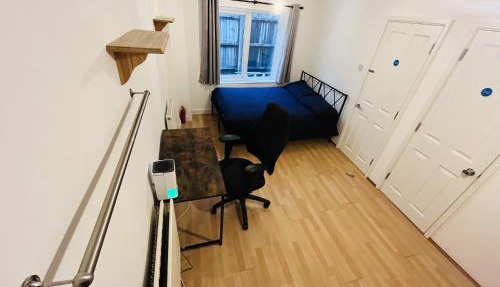 Spacious Double Beds in East Acton, Fast Transport Links into City & Airport