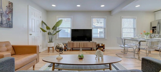 Spacious Downtown 2BR w/Parking