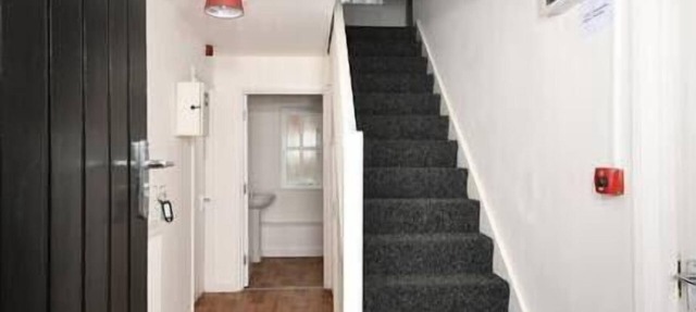 Spacious Duplex Apartment 5 Bedrooms Kitchen Free Wi-Fi Pet-Friendly