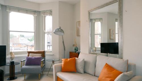 Spacious Duplex Flat West London for Families & Groups