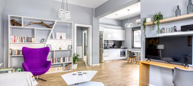 Spacious flat with courtyard in Peristeri!