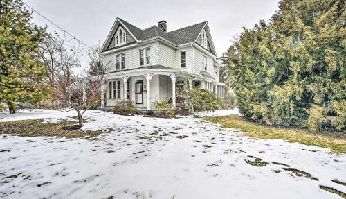 Spacious Getaway: 7 Mi to Whitetail Slopes!