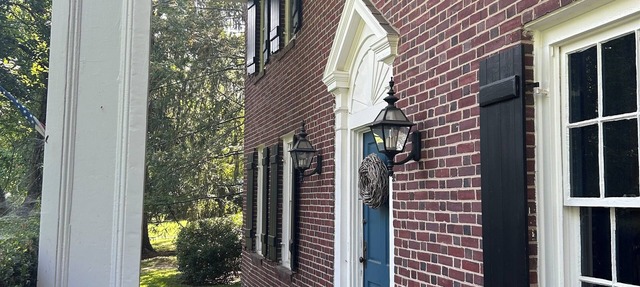Spacious Historical 6-bed house in Princeton. Pool, bocce and basketball court.