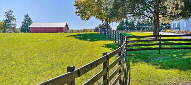 Spacious Home + Acreage, 16 Mi to Chattanooga
