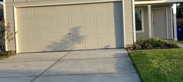 Spacious home in Angleton with 3 bedrooms, 2 bathrooms perfect for families