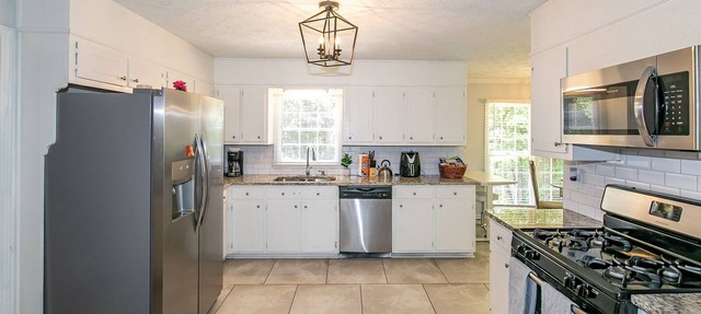 Spacious home on basement, 8 minutes to Downtown Stone Mountain Park