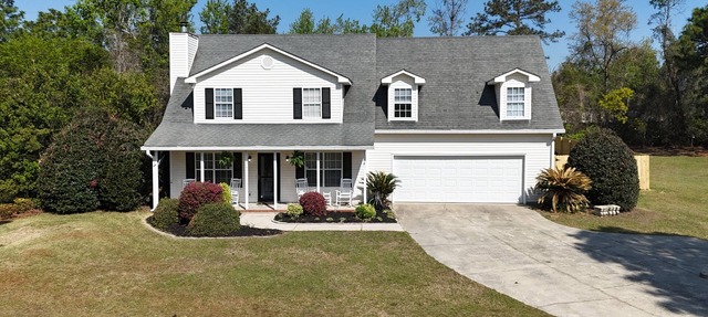 Spacious Home + Pool, Minutes to Town
