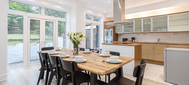 Spacious House With Parking Near Heaton Park