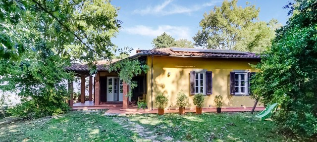 Spacious villa in Serravalle Pistoiese with a swimming pool