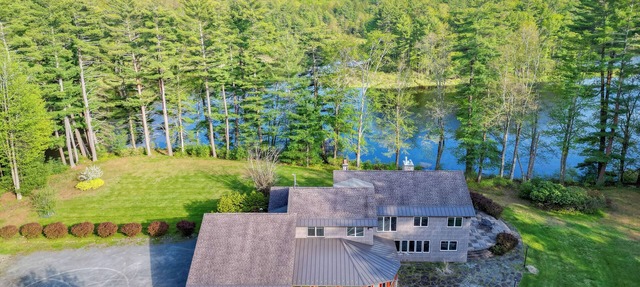 Spacious Lakefront Hideaway with Hot Tub & Kayaks