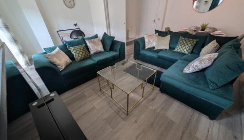 Spacious Large 4 Bed Contractor