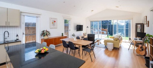 Spacious light-filled 3BD sanctuary in Northcote