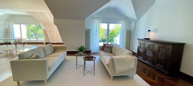 Spacious, light-flooded loft apartment with 2 terraces and views of the countryside