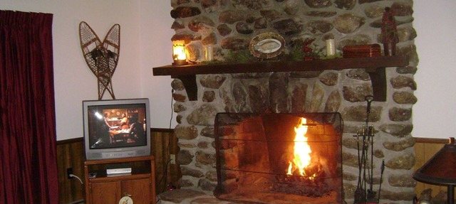 Spacious Linderhof Condo right across from Storyland! Near major ski areas !