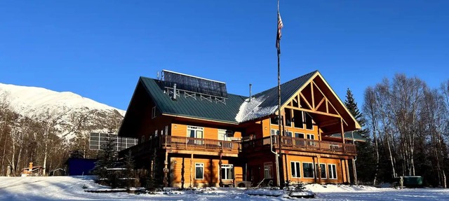 Spacious Lodge surrounded by trails at Government Peak