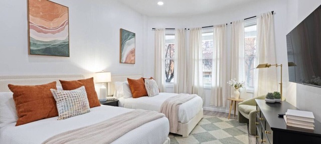 Spacious Loft for Groups + Game Room+ King Bed + NYC Skyline view
