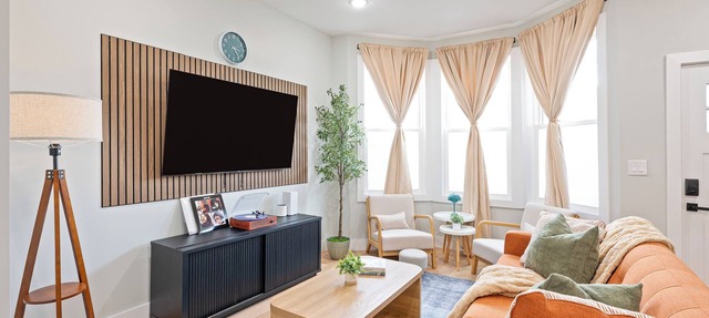 Spacious Modern 4BR Urban Retreat with Game Room, Yard, Near PATH train& NYC Bus