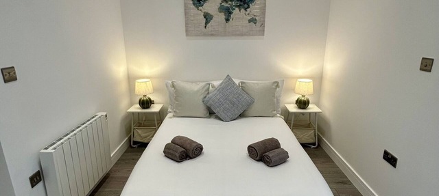 Spacious Modern Apartment in Addlestone