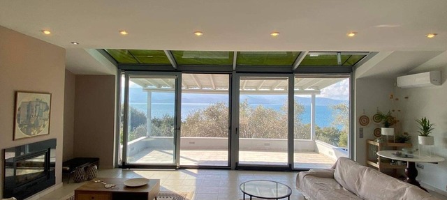 Spacious , modern beachfront maisonette in a verdant suburb near the city centre