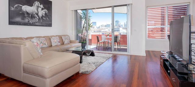 Spacious Modern Comfy 15 Minute Walk to CBD