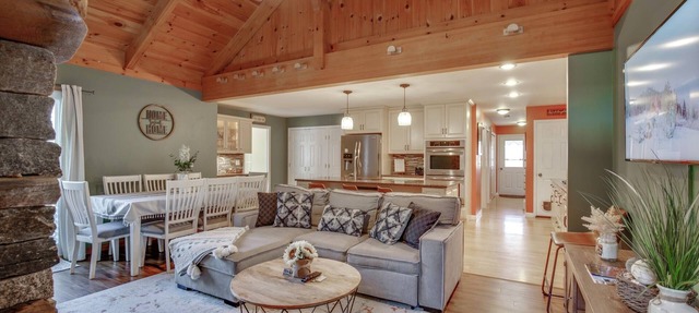 Spacious Modern Mountain Retreat w/Fireplace