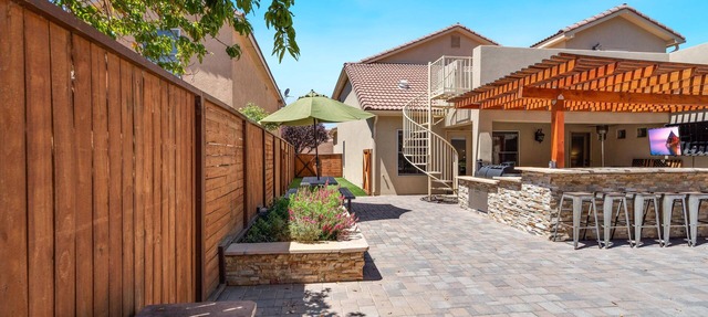 Spacious Modern Retreat. With 5 bedrooms and Gorgeous backyard