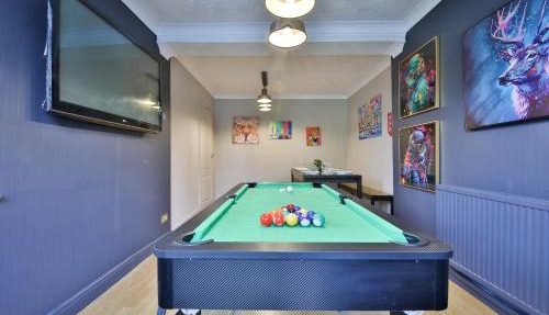 Spacious & Modern Triple-Story Cardiff Home with Pool Table