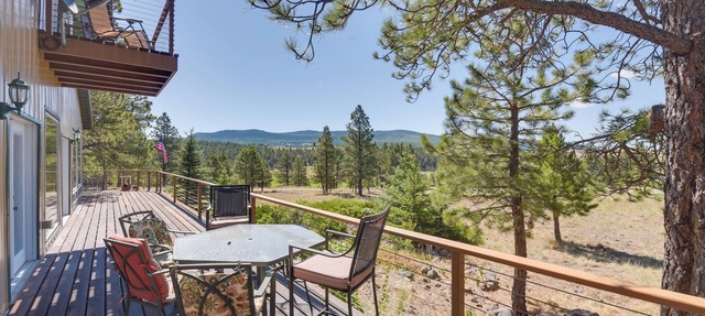 Spacious Mountain Home, 10 Mi to Angel Fire Resort