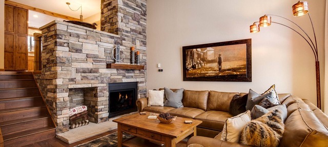 Spacious Mountain Townhouse. Great Location!