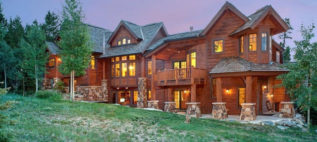 Spacious, mountain modern, ski in and walk out Peak 8 home