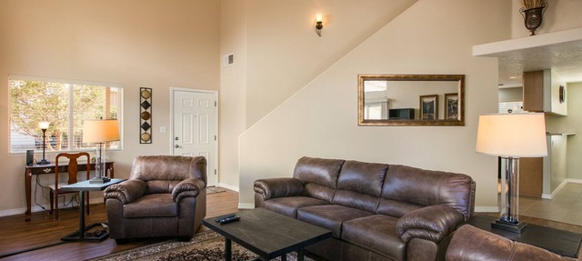 Spacious NE home w/Spa-5 min from Breweries, Balloon Fiesta Park, Hiking/Biking