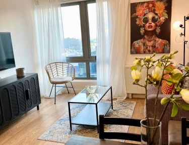 Spacious one bedroom flat opposite station