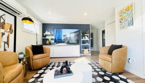 Spacious Poolside Boston Stay Sleeps 8 Pet Friendly
