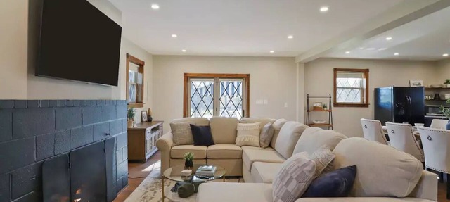 Spacious & Private 4BR Retreat - Noted for Cleanliness and Thoughtful Touches