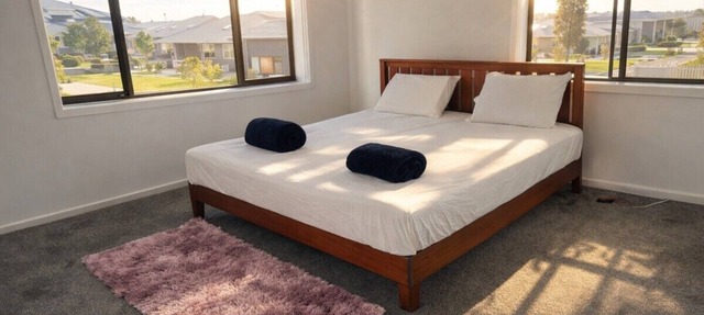 Spacious Private 4BR Upper Floor Sleeps 8 Spa Free Parking.Free Wifi.Netflix