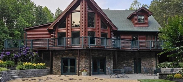 Spacious, Private Log Home between Richmond & Williamsburg-Pool-Outdoor Kitchen