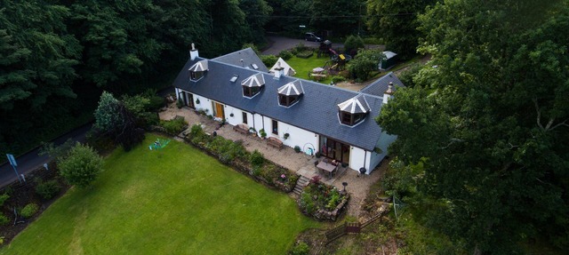 Spacious Riverside Cottage Perfect For Families, groups,pets. * NEW HOT TUB*