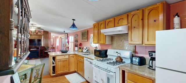Spacious, single-level retreat with a large yard, washer/dryer, & full kitchen